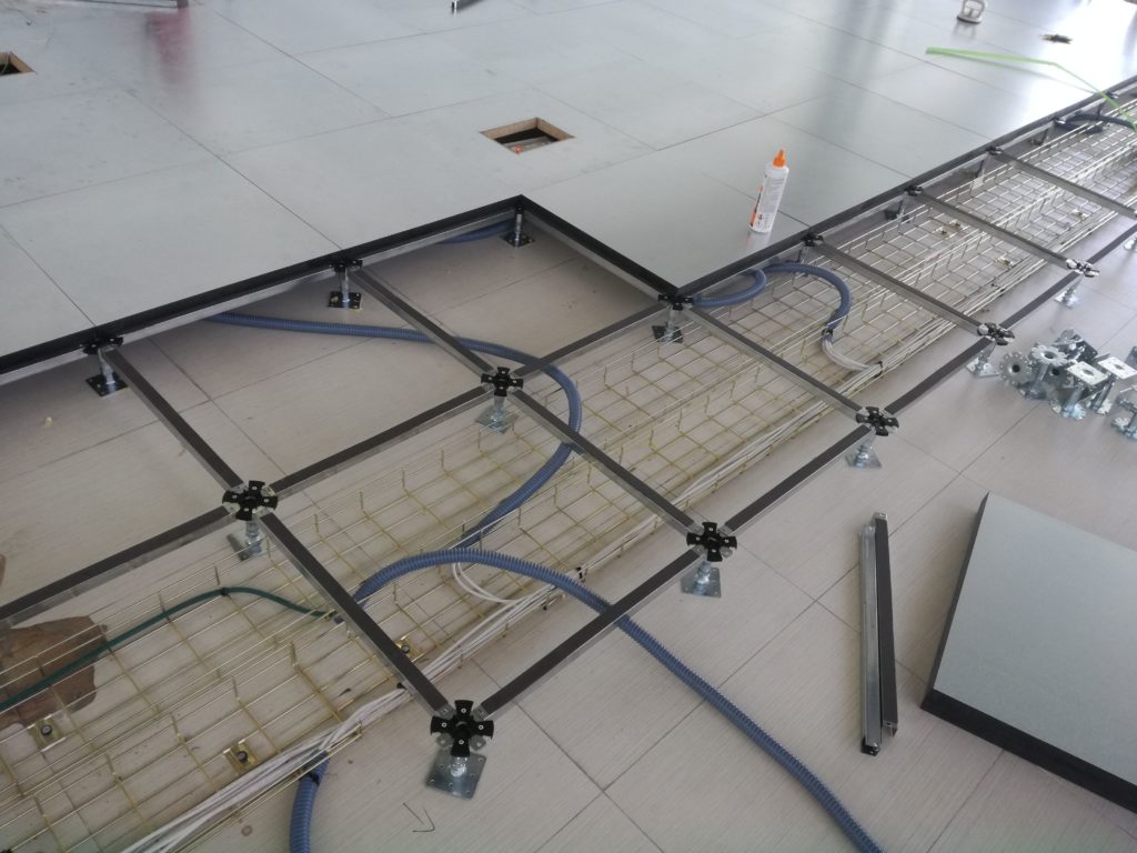 COLOCACIÓN DE SUELO TÉCNICO PROLYGROUP PARA POSTERIOR COLOCACIÓN DE PVC EN LOSAS