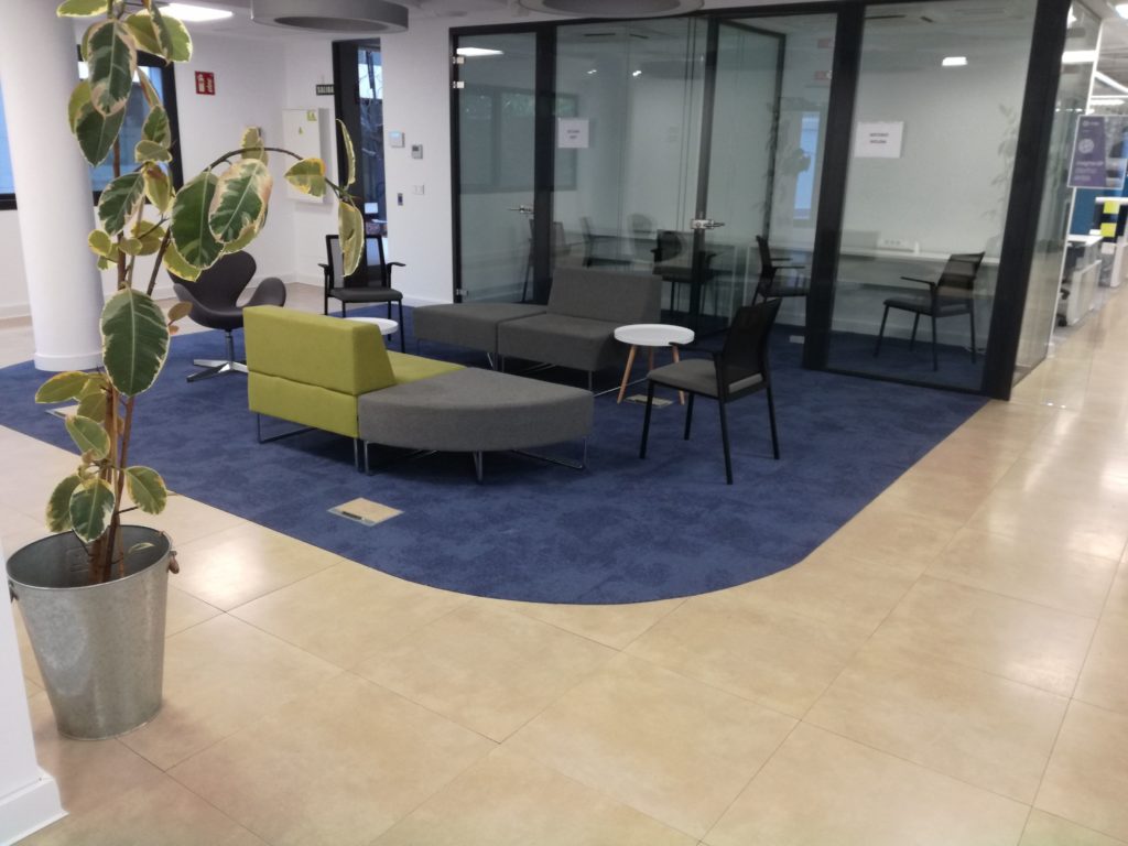 INSTALACIÓN DE MOQUETA INTERFACE EN OFICINAS