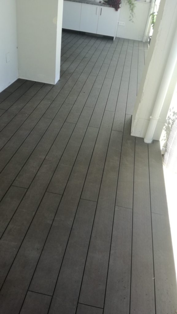 INSTALACIÓN DE TARIMA DE EXTERIOR ENCAPSULADA. DURATECH